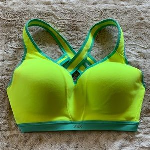 VICTORIA’S SECRET VSX The Standout Sports Bra